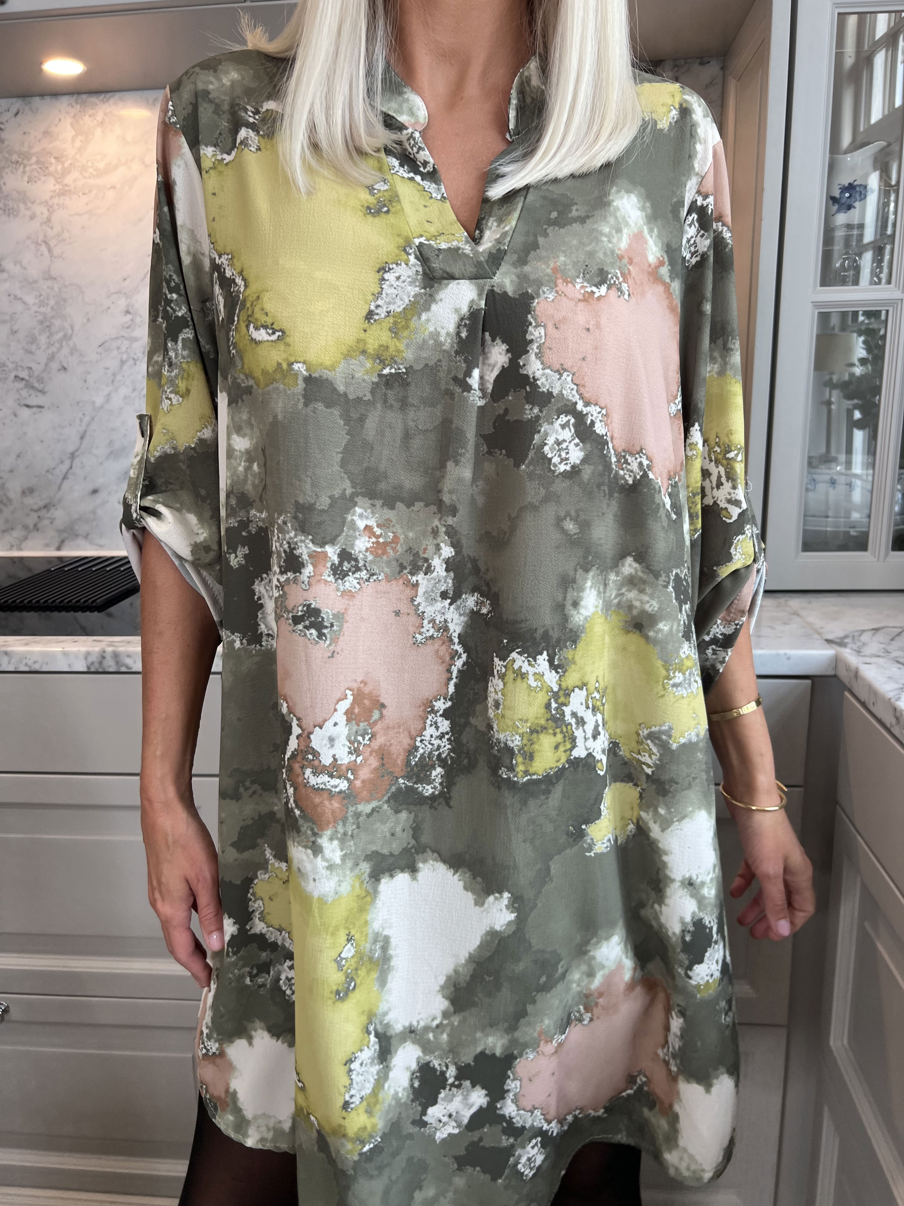 Vanesa Dress Batik - Let og luftig mønstret kjole